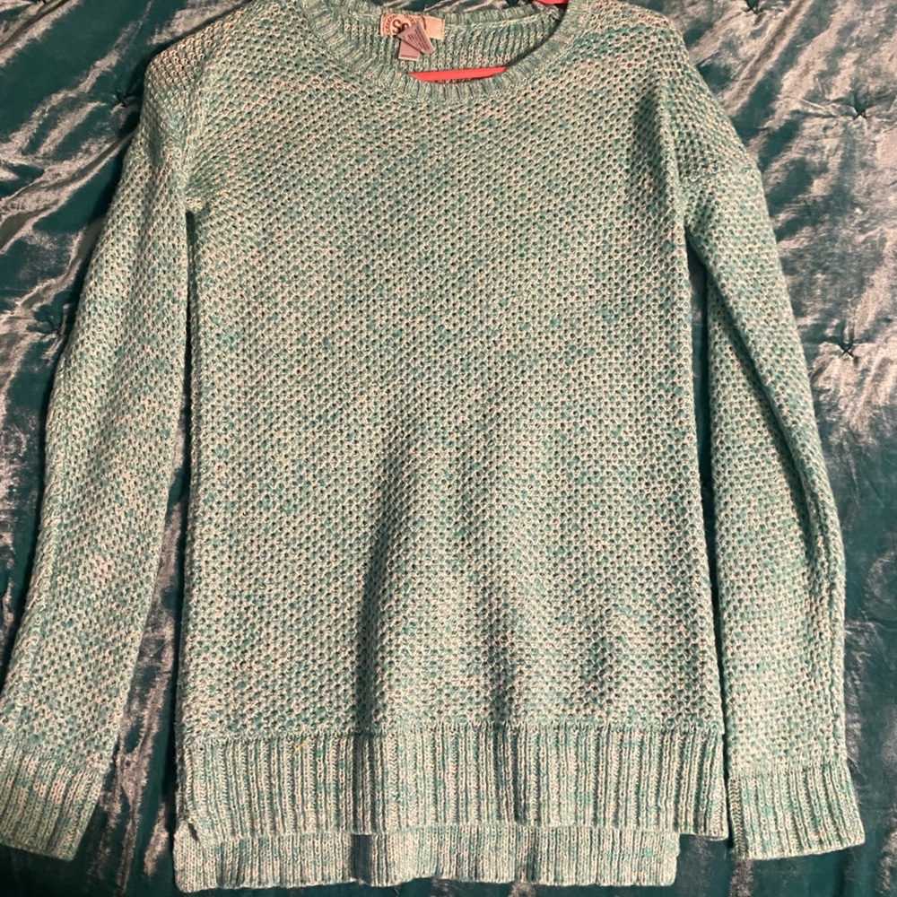 Junior’s sweater